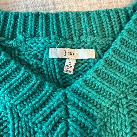 Chunky Knit V-Neck Sweater | Ripped Torn Sweater | Kelly Green Sweater - Picture 4 of 7